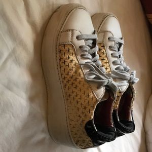 P448 skater platform tennis shoes size 38 (7.5-8) white, cream and black.